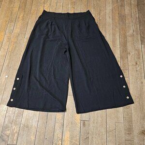 Papa Cropped Wide Leg Pant / NEW without tags/ Black, 3 button accent/ 2XL